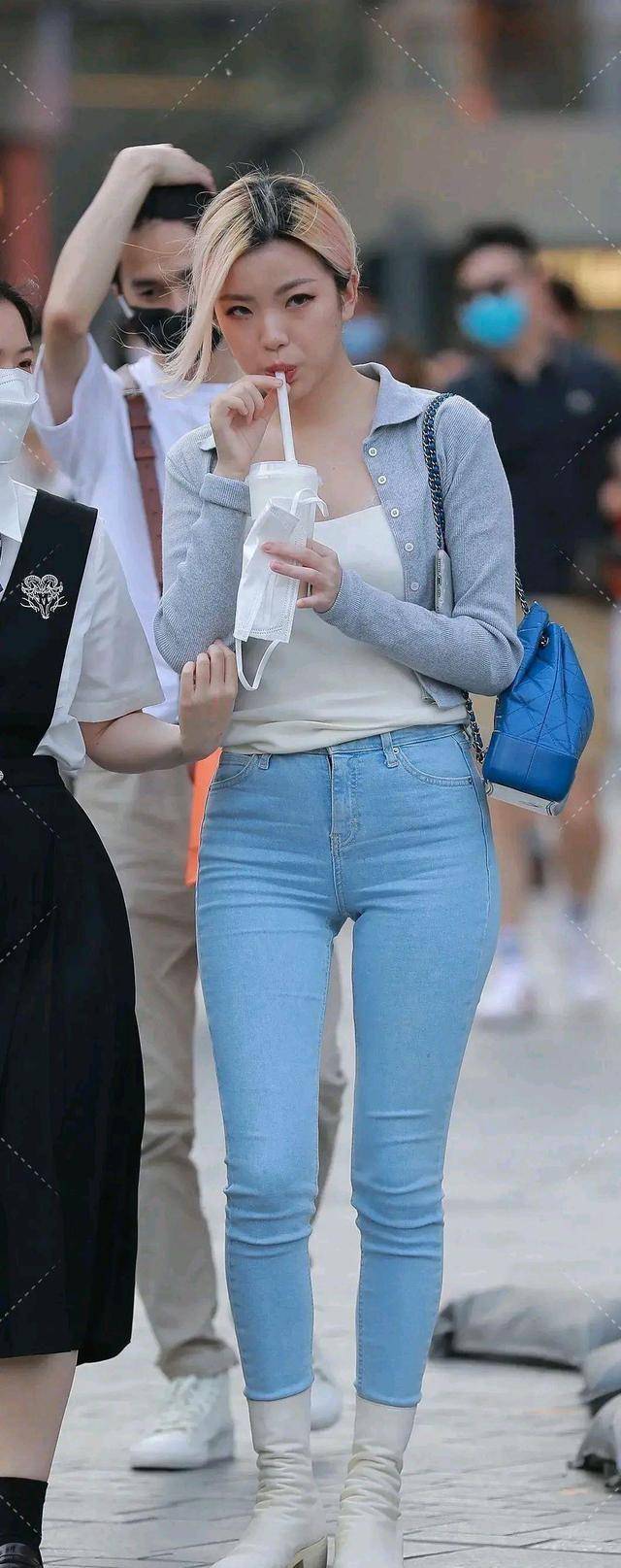 整体|别致潮流的打底裤穿出韩范的味道,显得腿长脚小,高贵冷艳