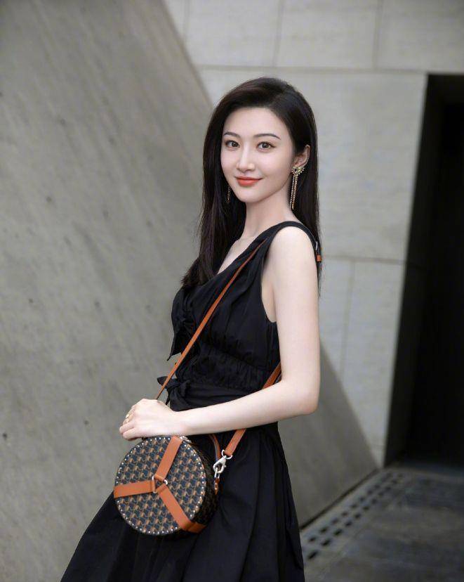 花花|两档热门综艺将在下月正式开录，肖战景甜担任常驻嘉宾引大众期待