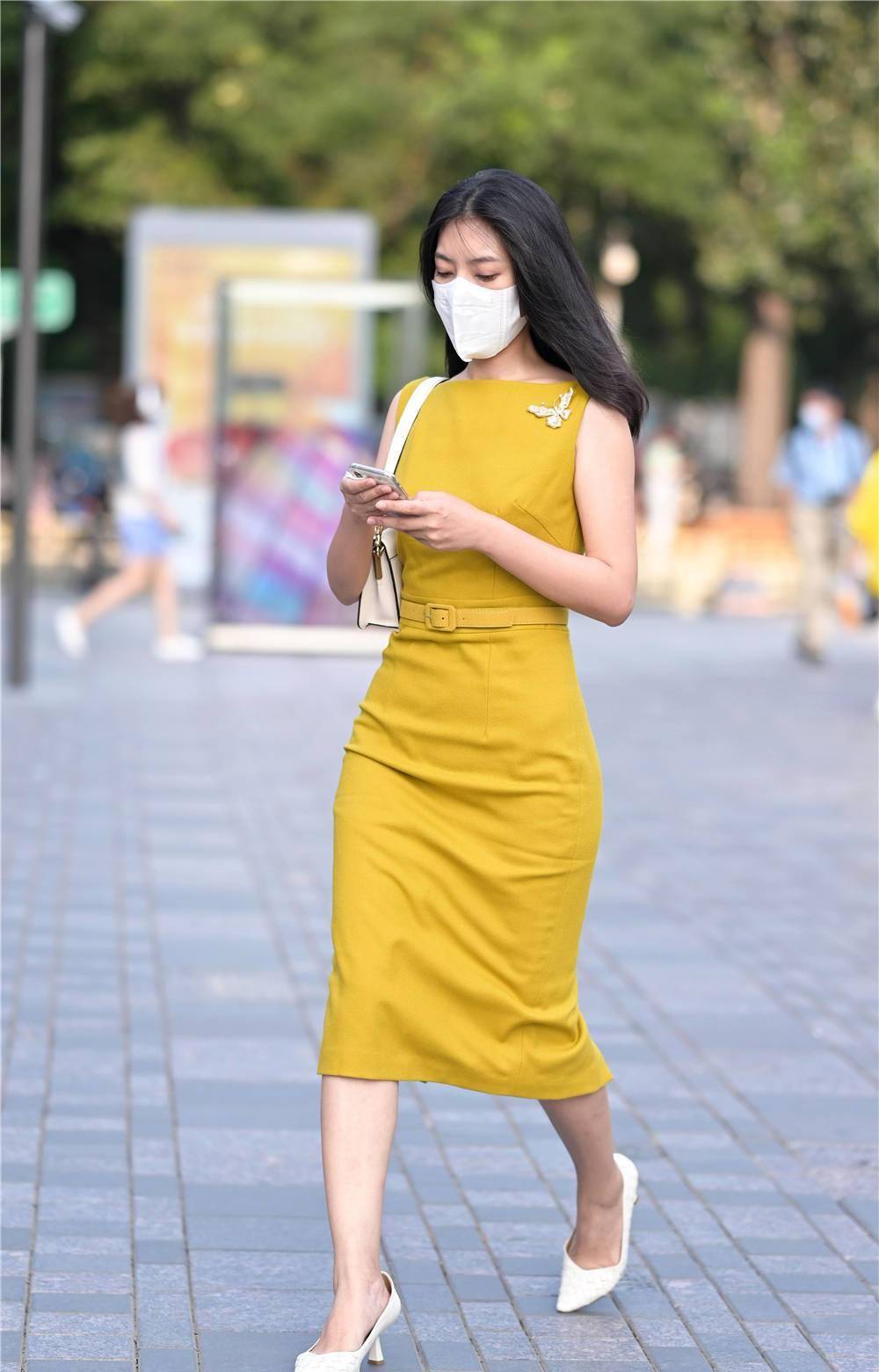身材|紧身裙，考验时尚姑娘的身材，时尚街区不少人都会搭配