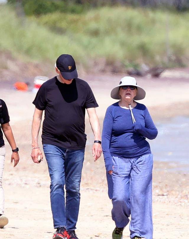 生活|克林顿夫妇生活照罕曝光！73岁希拉里爆肥他暴瘦，双双老得不敢认