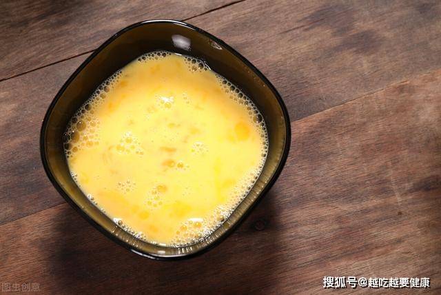 凉水|蒸鸡蛋羹加热水还是冷水?教你这样做,鸡蛋更香更嫩无蜂窝