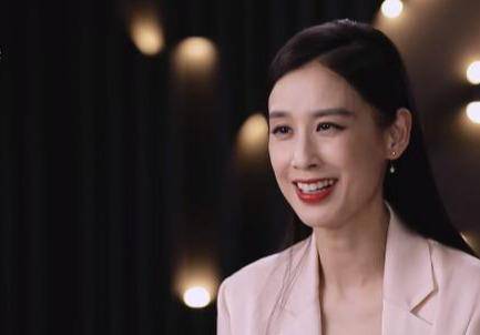 节目组|怼节目组、撕评委，脱鞋坐地上吃香蕉，30个女星去选秀有多豪横？