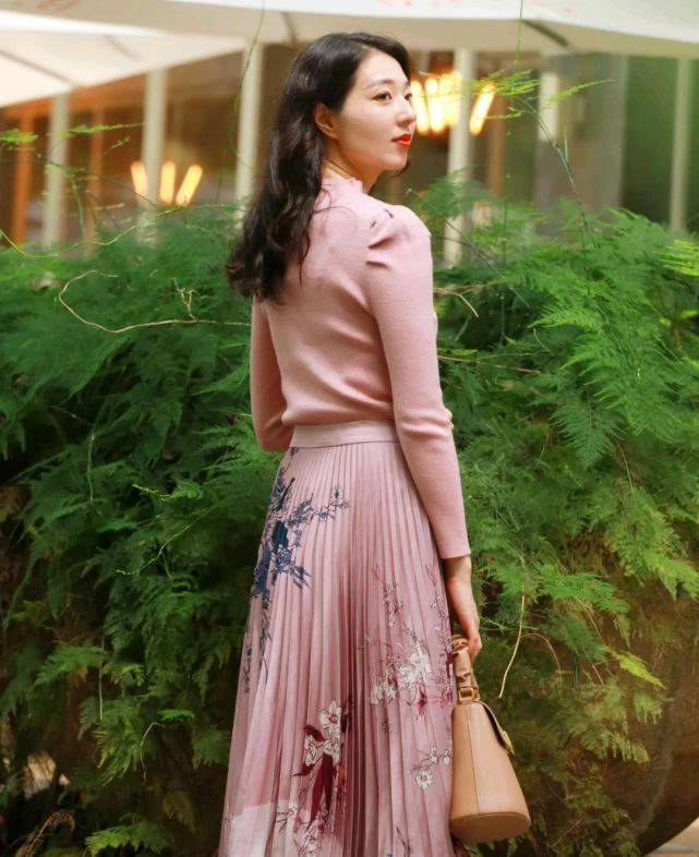 显得|女人要懂得爱自己，可以从穿衣打扮开始，做个有品味的女人