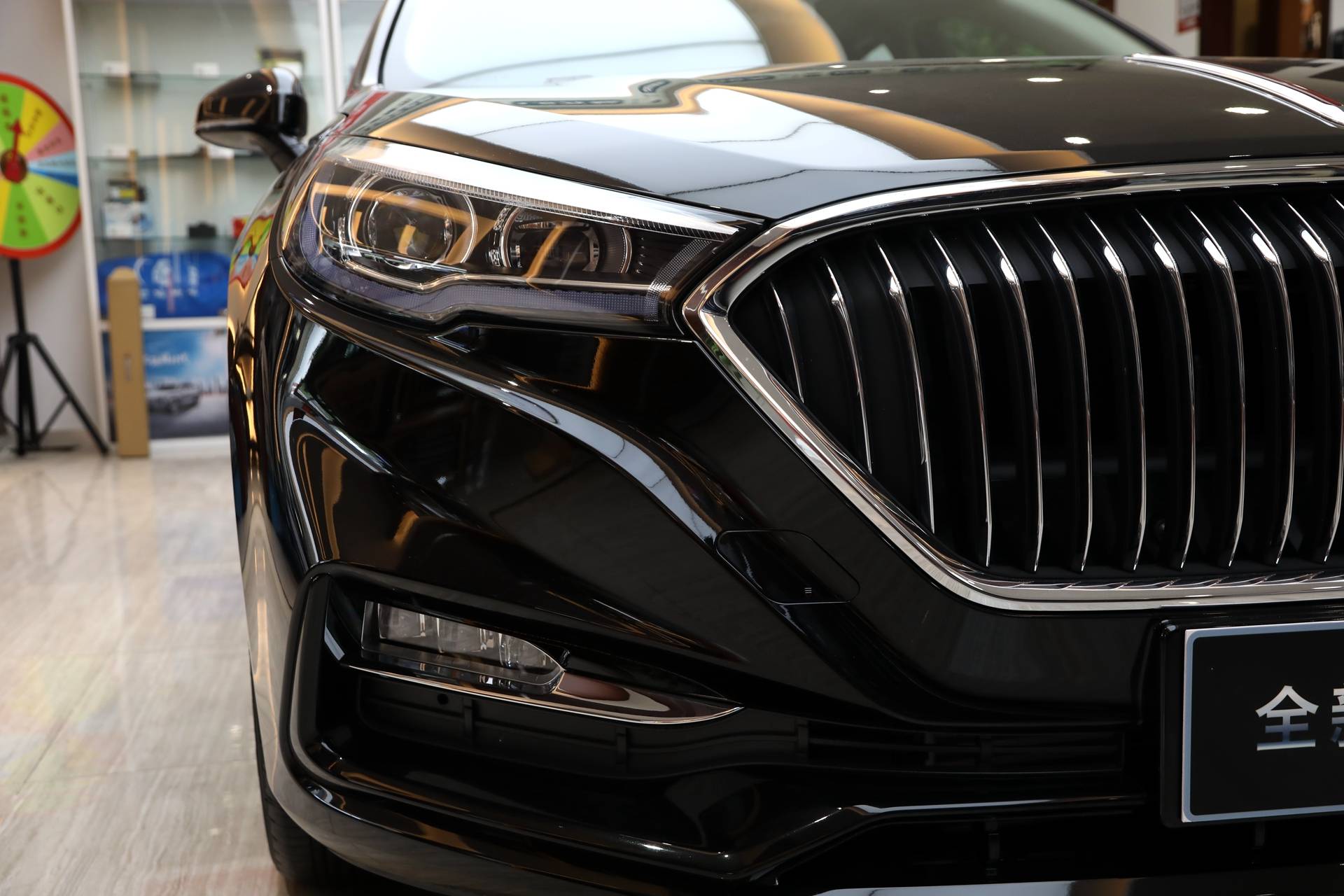 外形大气内饰简约到店实拍红旗h5你会考虑它吗