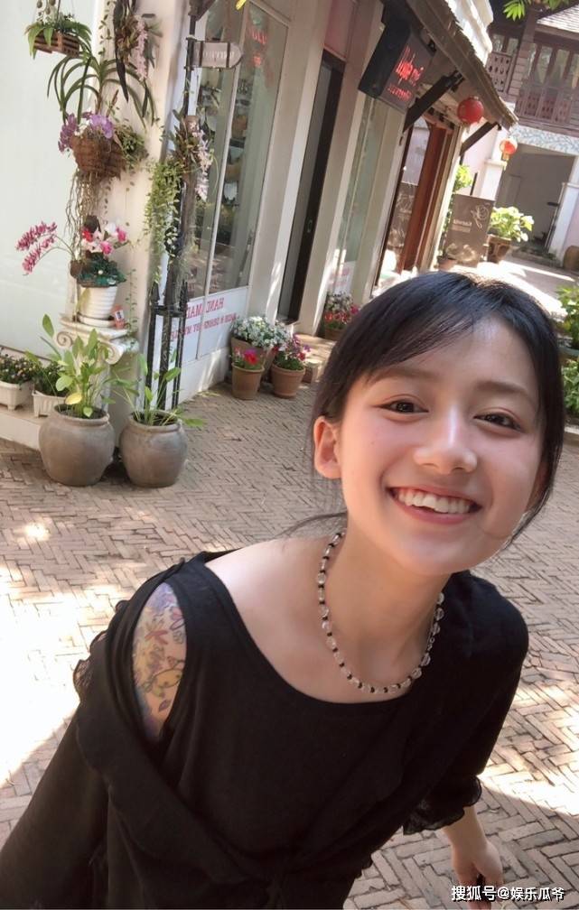 原创李诞与黑尾酱离婚男的夜会美女就已经猜到结局了