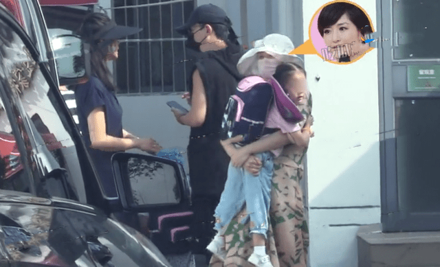 合体|谢娜张杰罕见合体,两人接双胞胎女儿放学,一家四口温馨幸福!