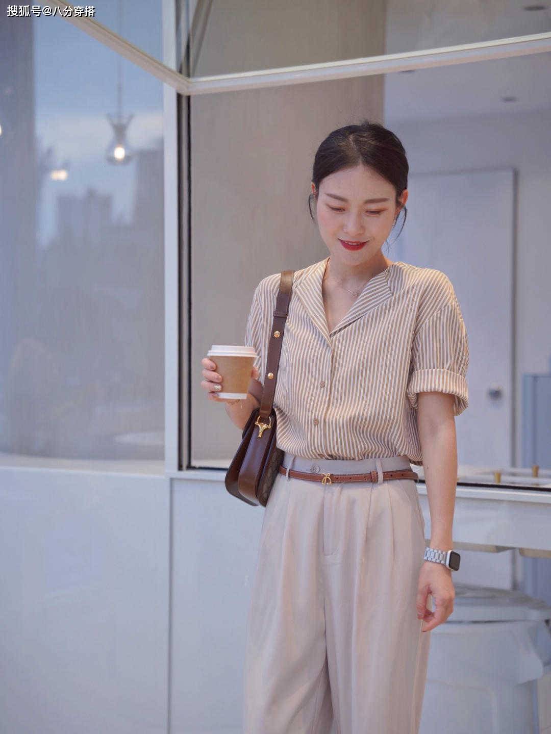 西裤|秋天，衬衫的“高级穿法”是这样的，搭配西裤知性干练，洒脱利落