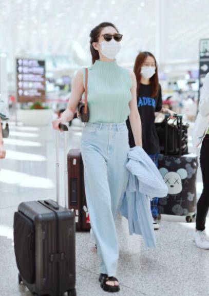 手臂粗怎么穿无袖衣 86e0ae73d0d14a4398ca2eebde929c27.jpeg