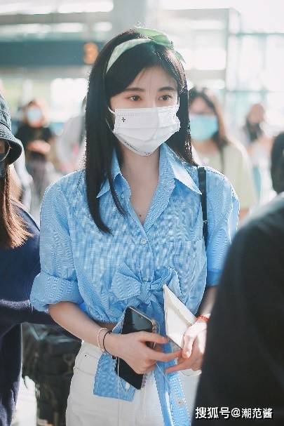 配饰|初秋衬衫多种打开方式，跟风迪丽热巴的绝绝子慵懒舒适穿搭