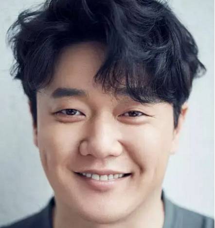 因为|他从歌手转型演员，11.5亿票房不仅碾压黄渤，还给王千源上了一课