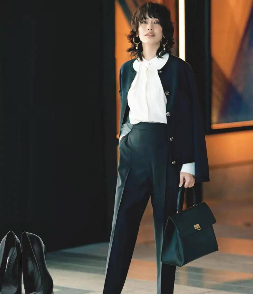 都爱|今年的鞋跟流行“穿短不穿长”,穿着舒适还显个高,难怪50+都爱