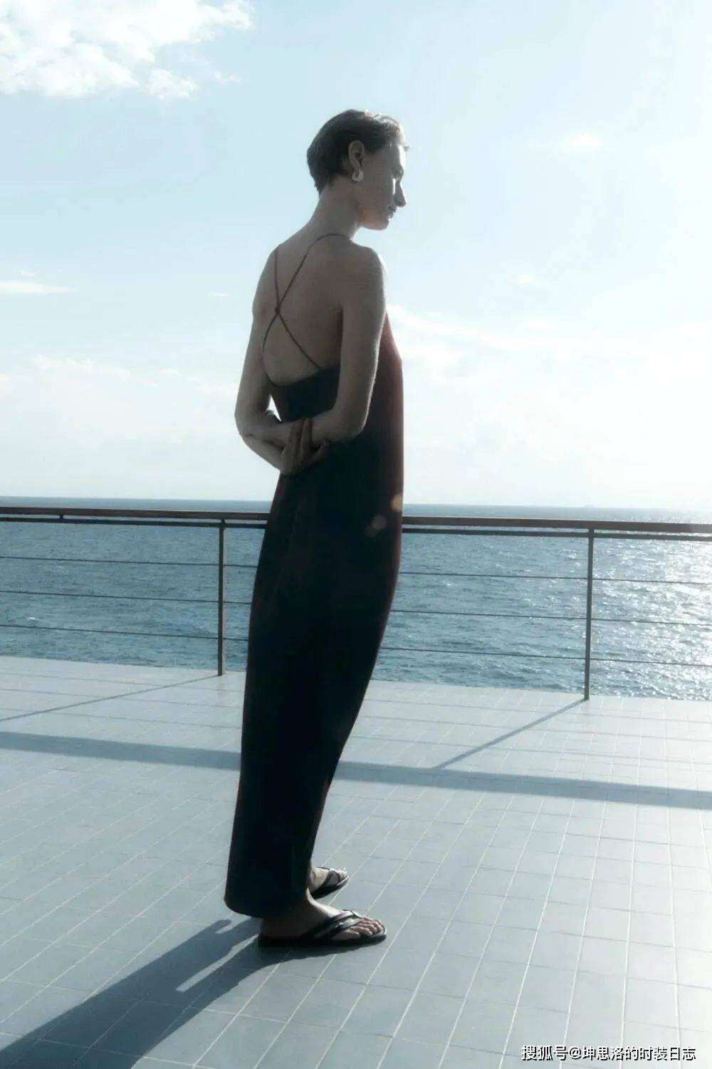 系列|Lookbook画册丨COS 2021夏季假日系列 以轻简搭配享受夏日宁静