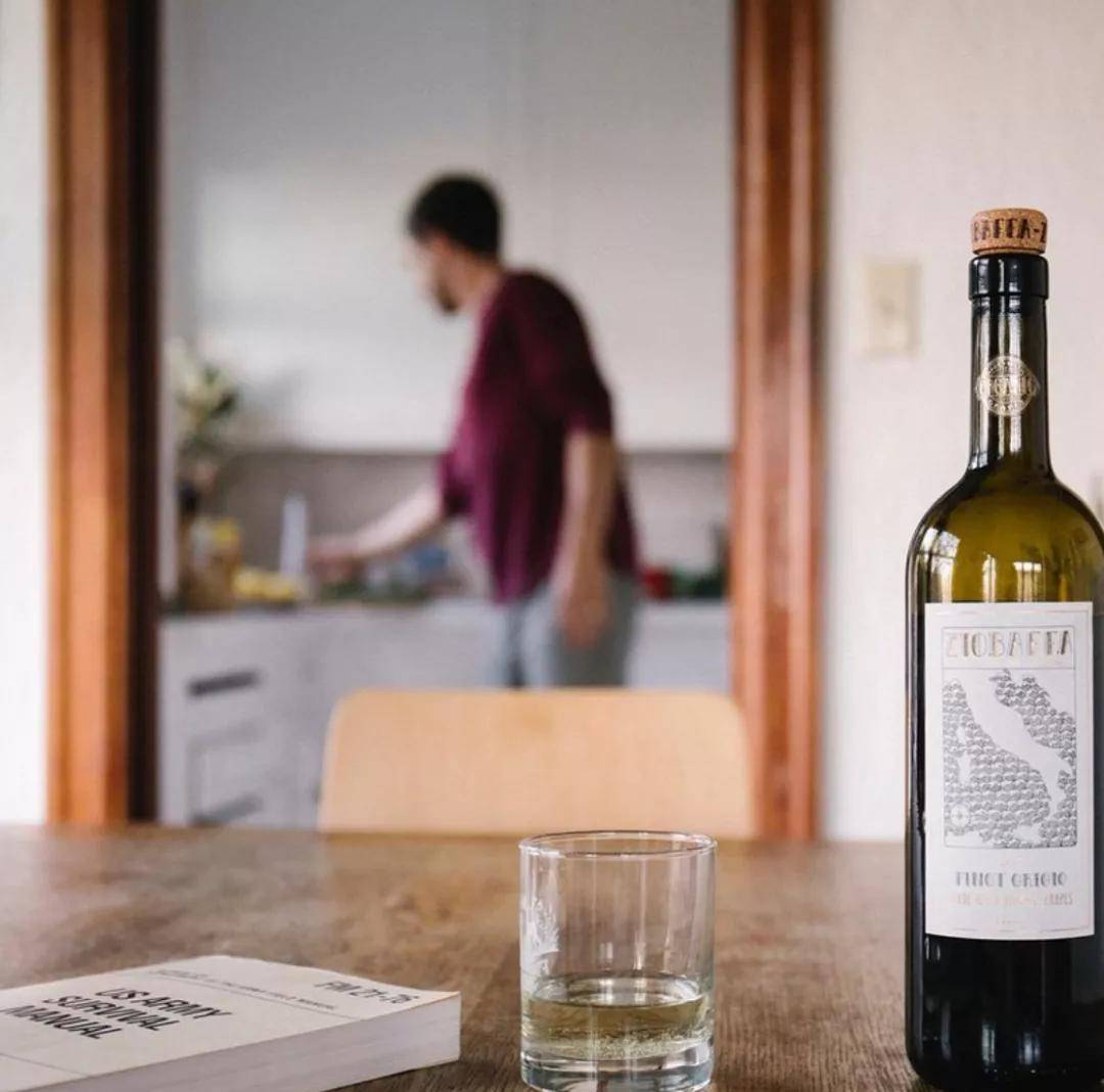 品牌|好莱坞最爱冲浪的导演,居然做出了极限运动圈追捧的葡萄酒