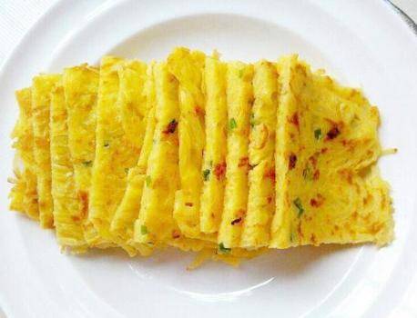 方法|夏日我家必备的早餐饼,1个土豆2个鸡蛋,润肠通便助消化,香软