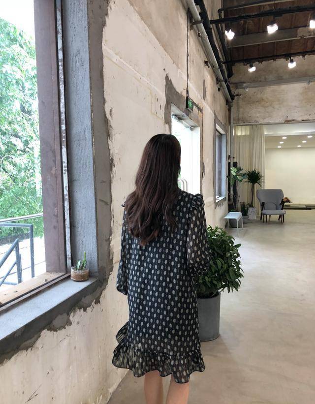 魅力|初秋穿什么连衣裙最时尚？跟带货女王杨幂穿搭准没错，超有高级感