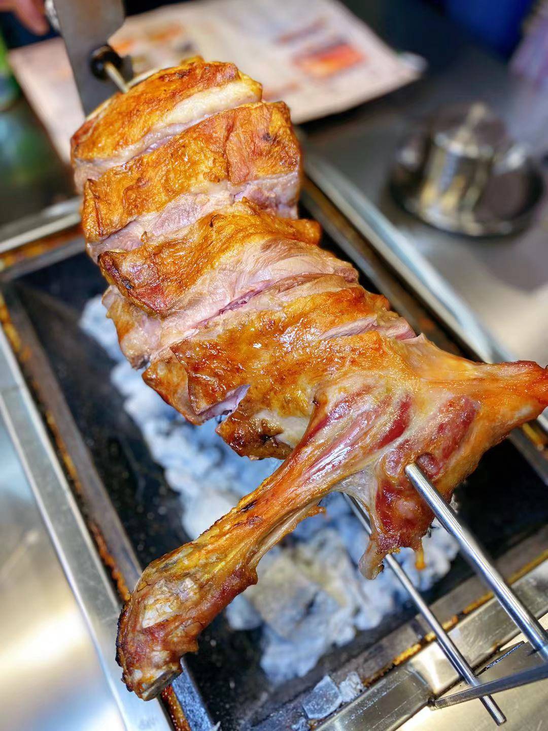 长春这家专门做烤羊腿的烧烤店嗷嗷盖去吃的都是回头客