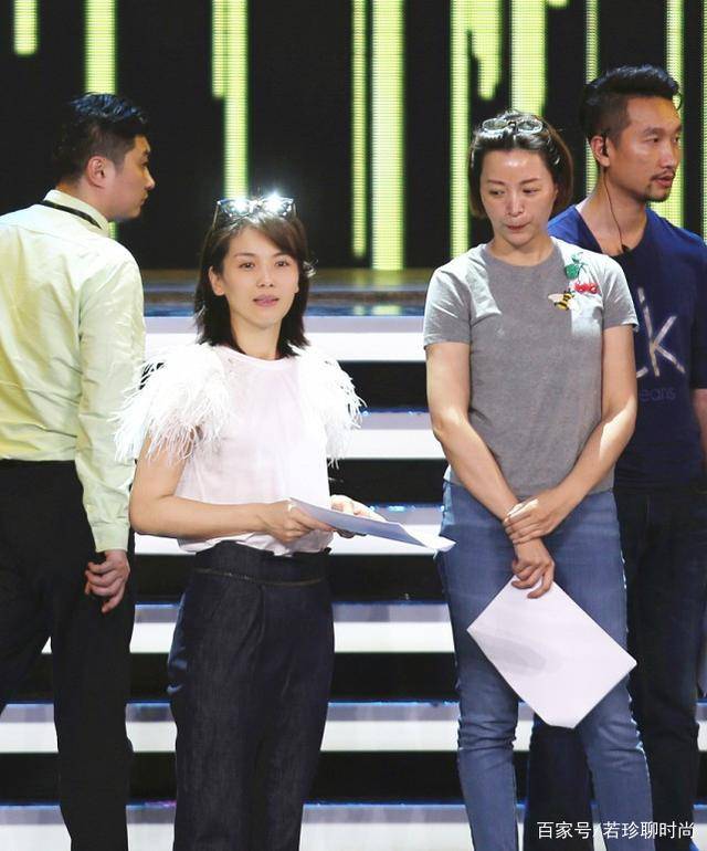 服装|刘涛活得太通透了,选的服装高级不装嫩,而且不化妆就出来了