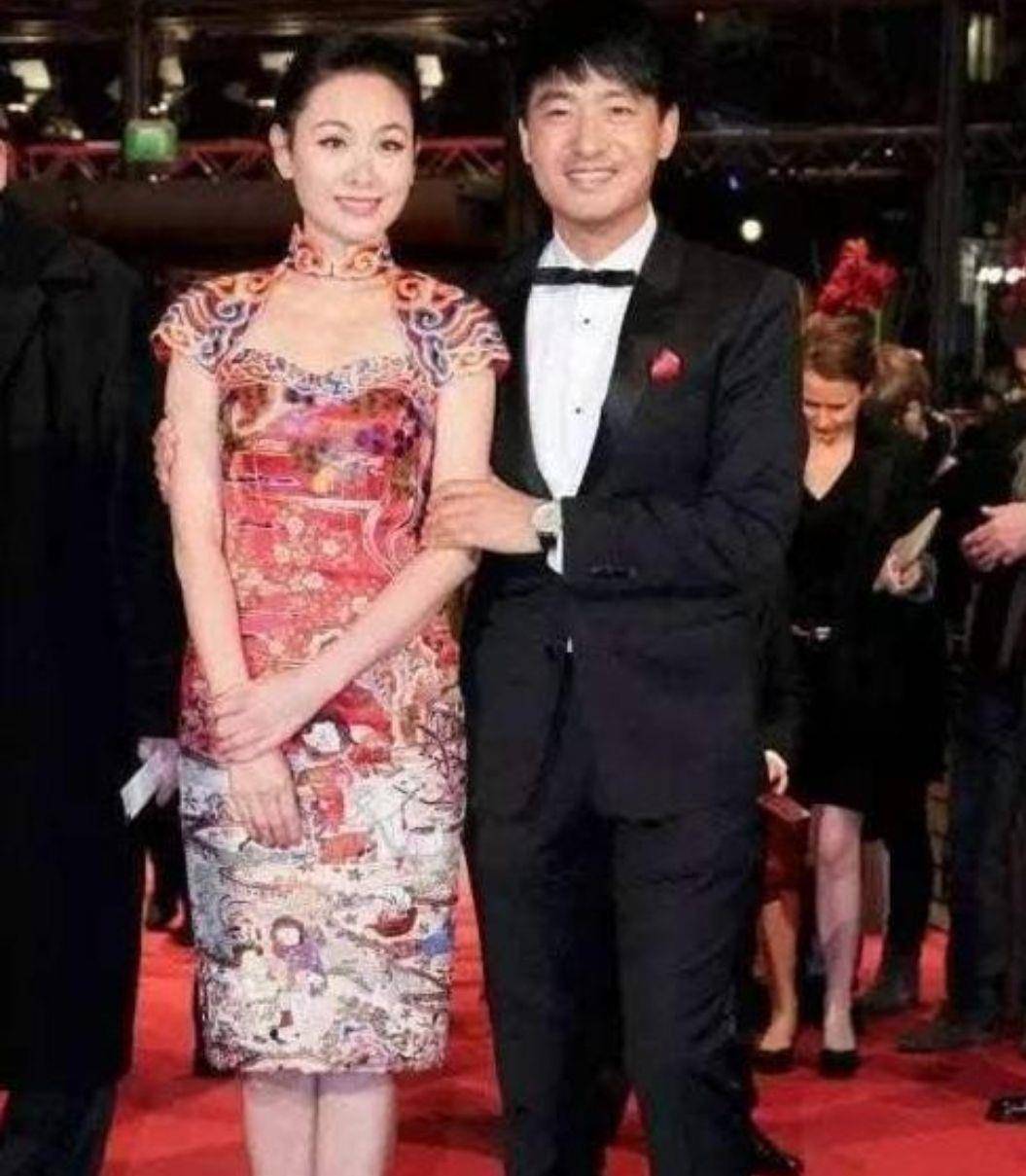 身材|郭晓东与程莉莎同框，程莉莎穿旗袍惊艳全场，看不出是44岁的人