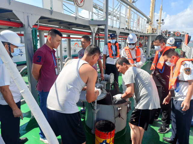 抽取加油船货油样品