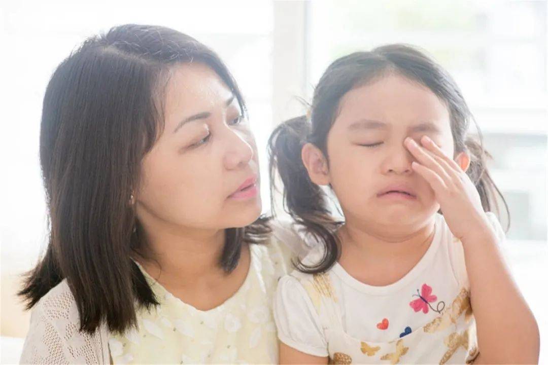 什么|当孩子哭闹不愿意去幼儿园时，家长要明白什么该说，什么不该说