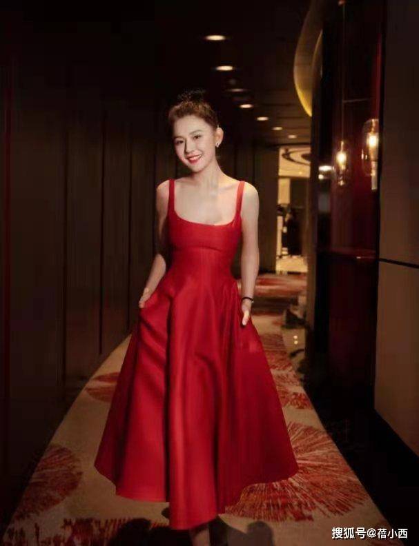 进行|热依扎的身材也太好了吧，脂肪真会挑地方长，生娃后反而更性感了