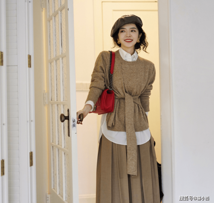 chic|chic！简约！百搭！真正有品位的女人，早秋衣橱里必备“针织衫”