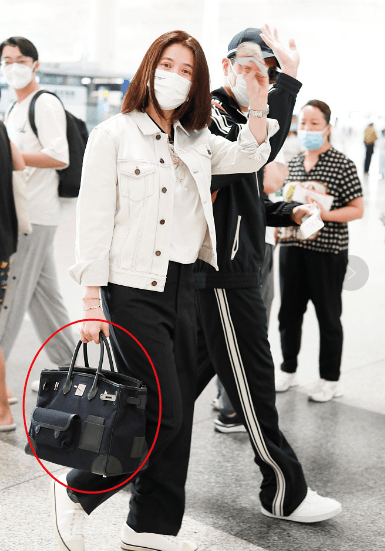 卫衣|张智霖过50岁真有福气！众女神包围惹人羡，他穿卫衣少年感大爆棚