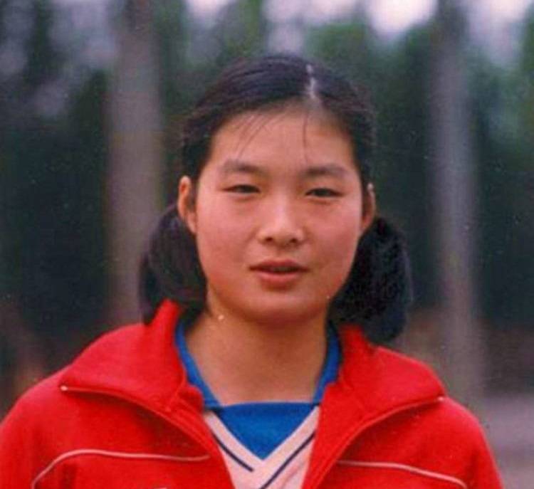 原创中国女排12号是谁?她们代表了中国女排的精神,鼓舞着大家