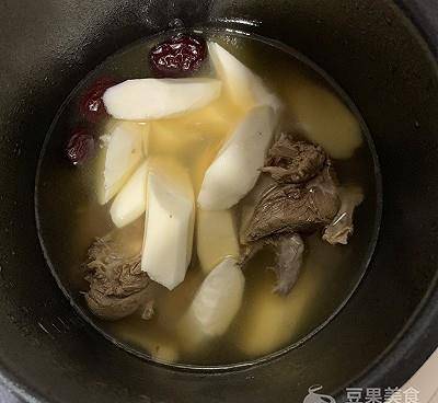 鸽子|#母亲节，给妈妈做道菜#电饭煲版鸽子山药汤