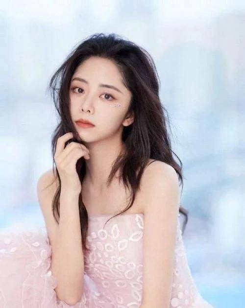 眼睛|女生脸上有这5个“特征”，属于天生的“美人胚子”，越看越惊艳