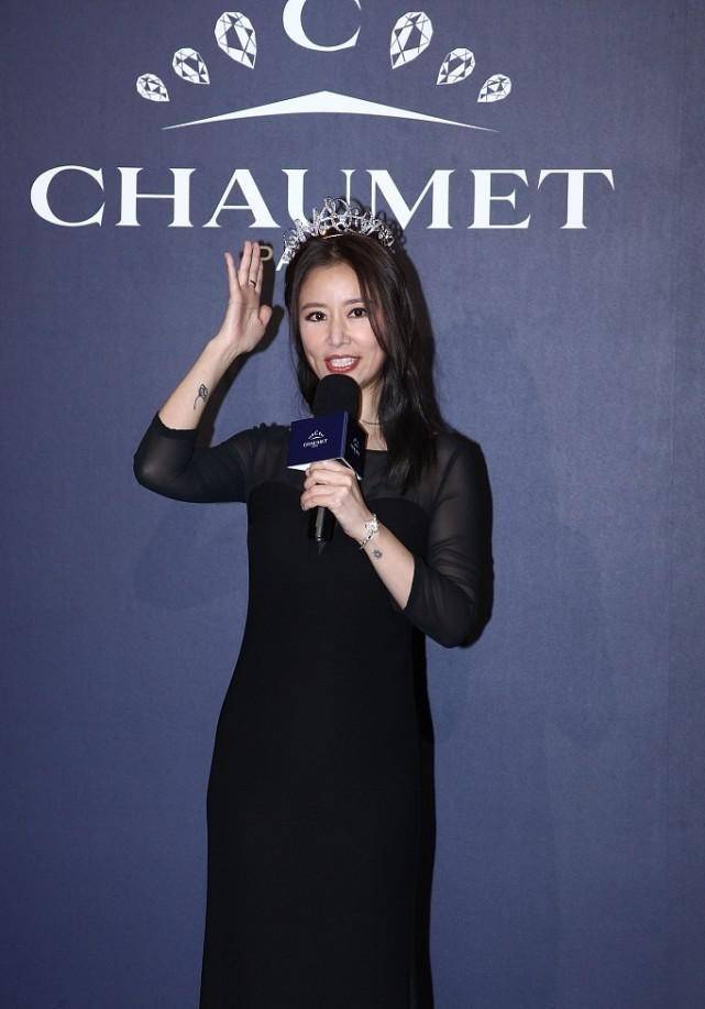 黑色|林心如越来越有当妈的沉稳感,穿黑色薄纱裙有点透,但挺有贵妇感