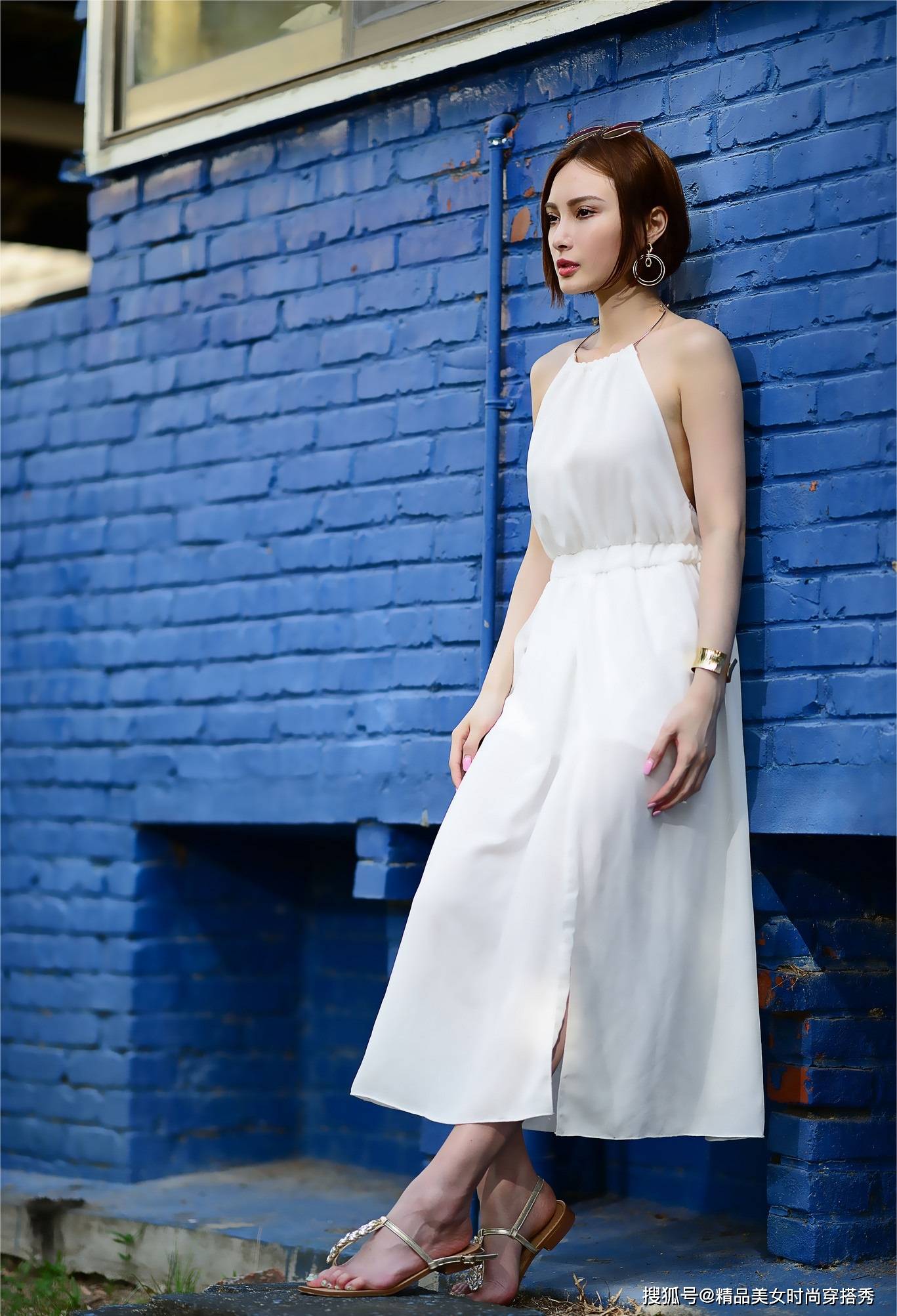 设计|时尚又好搭的白色连衣裙——挂脖设计时尚感超强