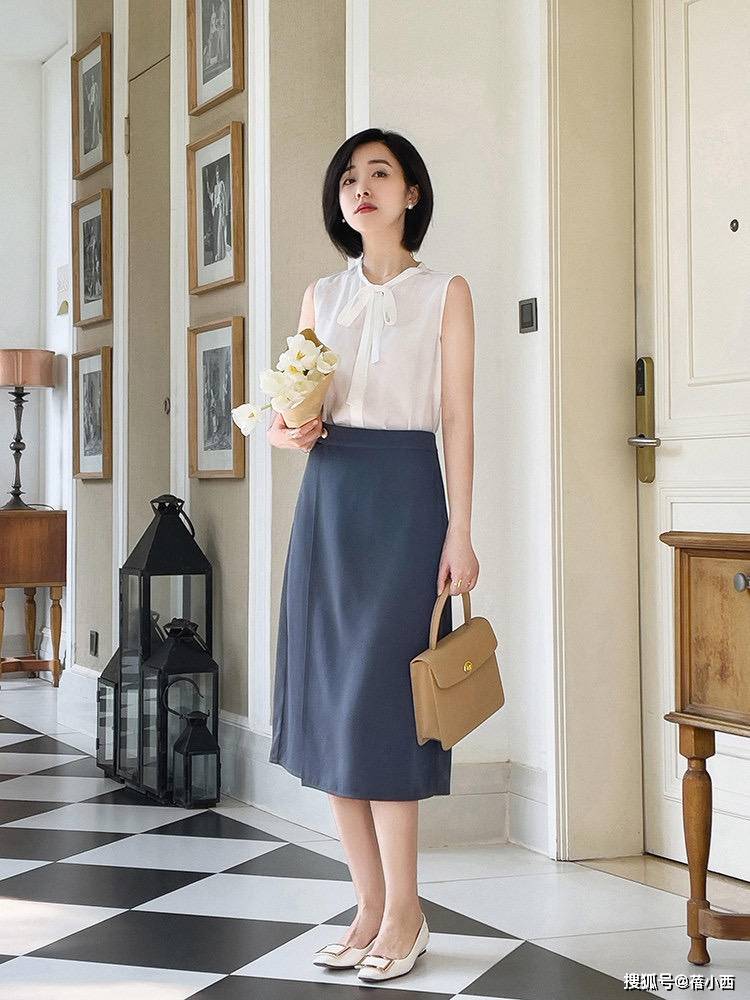 职场|见过大场面的女人，早秋第1件衣服首选“衬衫”，知性优雅又高级