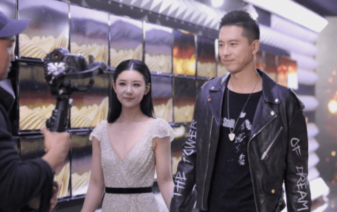 烫发师|35岁李小萌官宣怀二胎，直言想要女孩，结婚8年已有一子