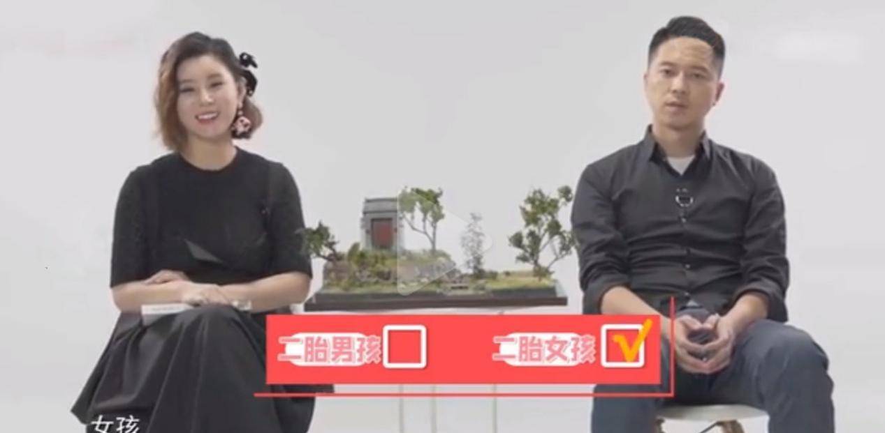 身材|李小萌上央视胖成球意外美翻！穿背带却是二胎妈，大圆脸有旺夫相