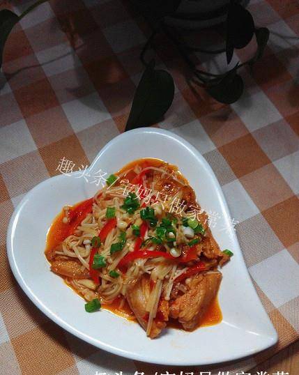 葱花|金针菇搭配五花肉，简单炒一炒，就是一道开胃下饭的美味家常菜