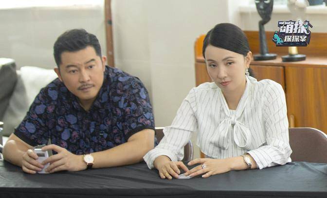 老公|陶虹夫妇出游,她穿衬衫裙纯素颜显真实年龄,胖嘟嘟老公笑成憨憨