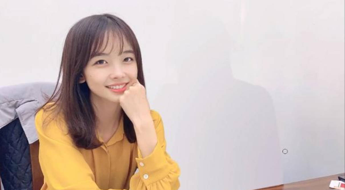 网络|王冰冰蔡徐坤同框太养眼，同穿白衣似拍偶像剧，王冰冰一脸疲惫！