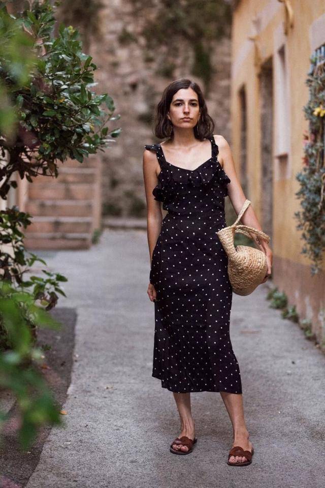 面料|搭配皮衣和包臀裙的性感与柔美，踏上高跟鞋或马丁靴你就是整条街上最时尚的仔