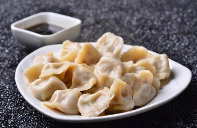 怎样做红萝卜馅饺子 5cd3d5b59c90437eb29c1f11ef6d4696.jpeg