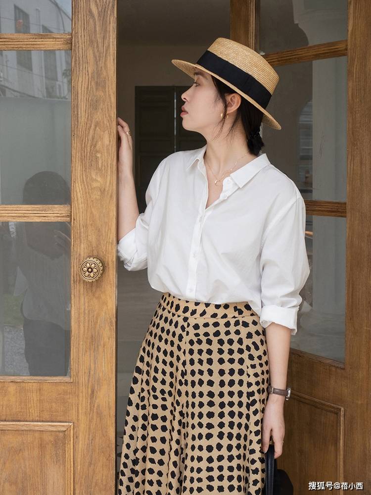 职场|见过大场面的女人，早秋第1件衣服首选“衬衫”，知性优雅又高级