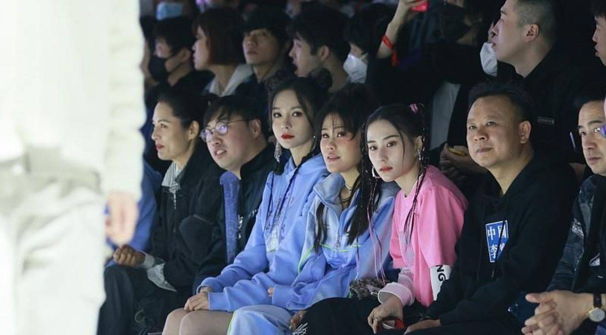 毛衣|众星助阵李宁，何超莲仪态不佳沈梦辰撞衫李宁，孙红雷打扮太粉嫩？