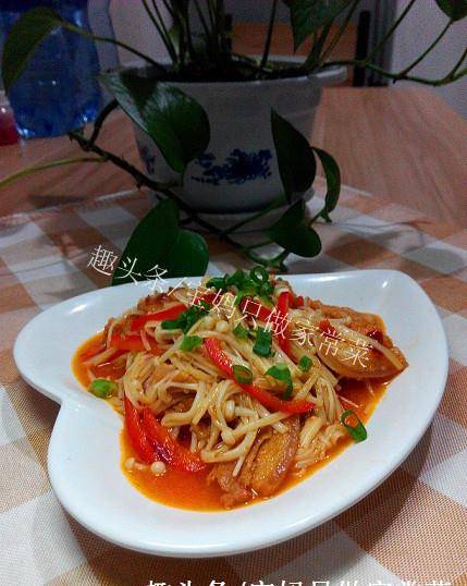 葱花|金针菇搭配五花肉，简单炒一炒，就是一道开胃下饭的美味家常菜