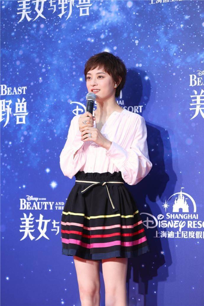 高跟鞋|36岁孙俪明艳动人，小短裙嫩回18岁，越来越有女人味了