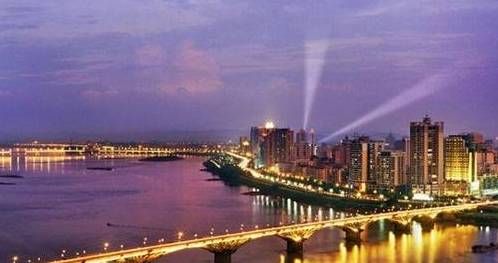 广东面积最大的城市，比10个深圳还要大，被誉为“广州后花园”