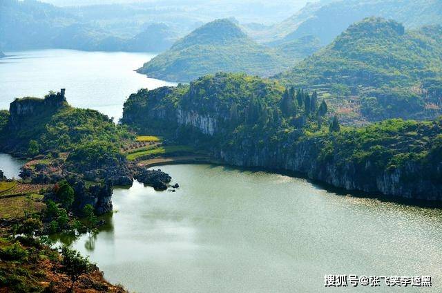 贵州大山里有座宁静村庄，家门口就是悬崖，犹如世外桃源