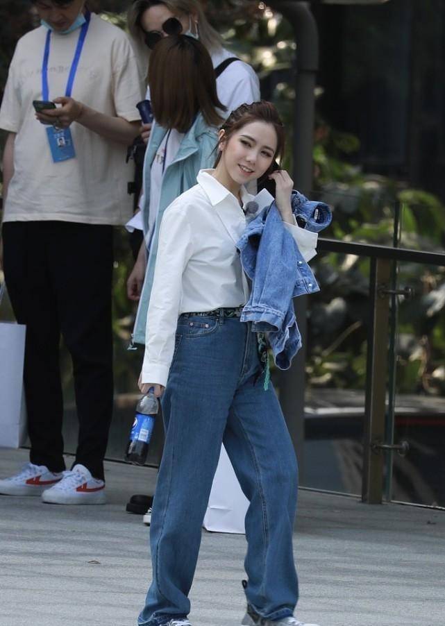 牛仔|Baby、邓紫棋、吉克隽逸路透图来袭，穿着复古的衣服，各自都很美