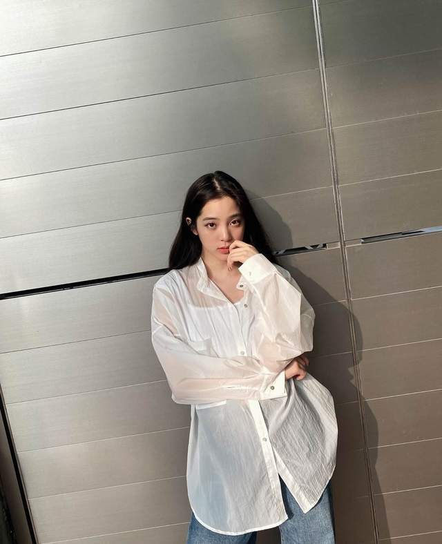 黄美英|“少女时代”罕见合体！黄美英脸胖了点，穿白衬衫仍是颜值担当
