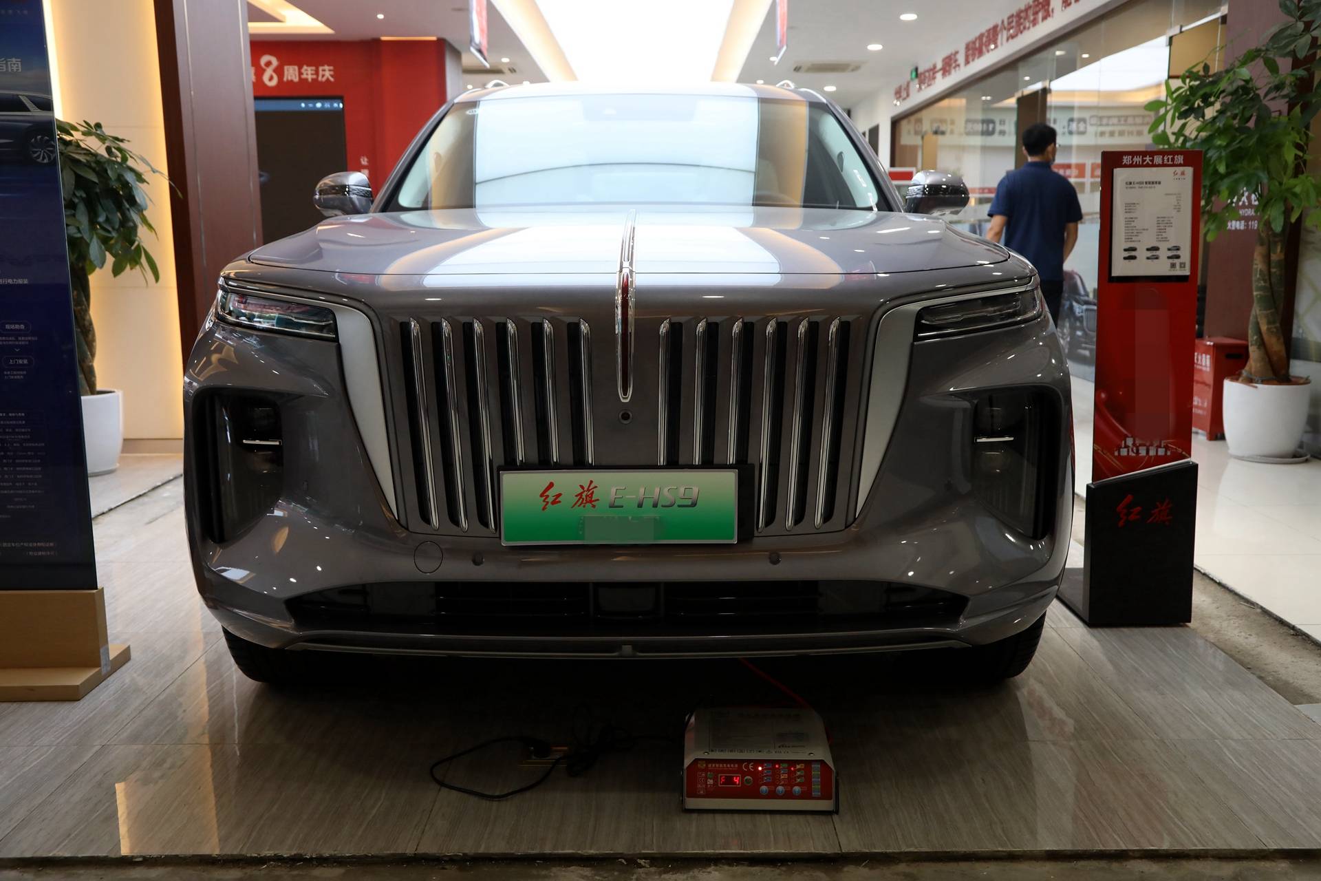 纯电动大型suv 红旗e-hs9到店实拍 气势感十足_搜狐汽车_搜狐网