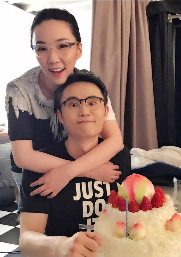 图5将马薇薇抛弃之后不久,周玄毅很快与一个谭性女网友谈起了恋爱